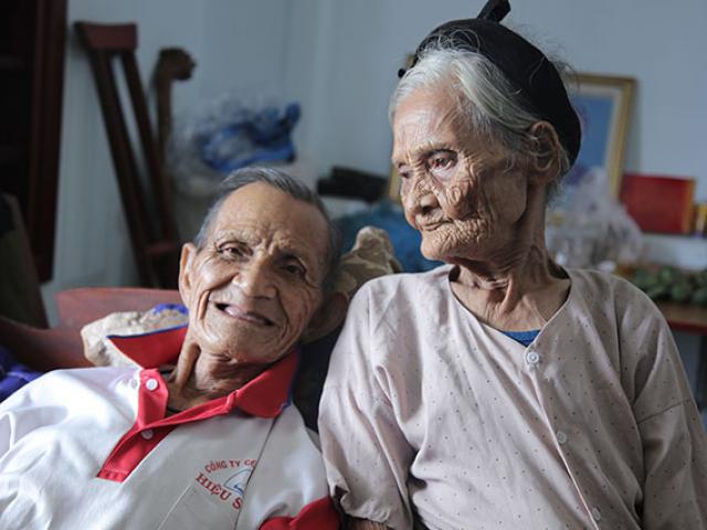 Tin tức trong ngày - Cặp vợ chồng 90 tuổi làm đơn xin ra khỏi hộ nghèo