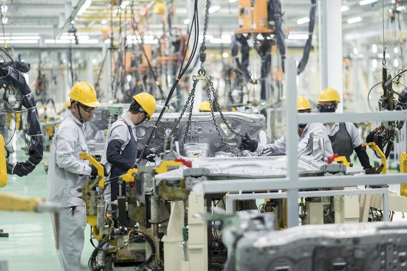 Buồn vì ô tô Việt cứ mãi "lẽo đẽo" đi sau Thái Lan