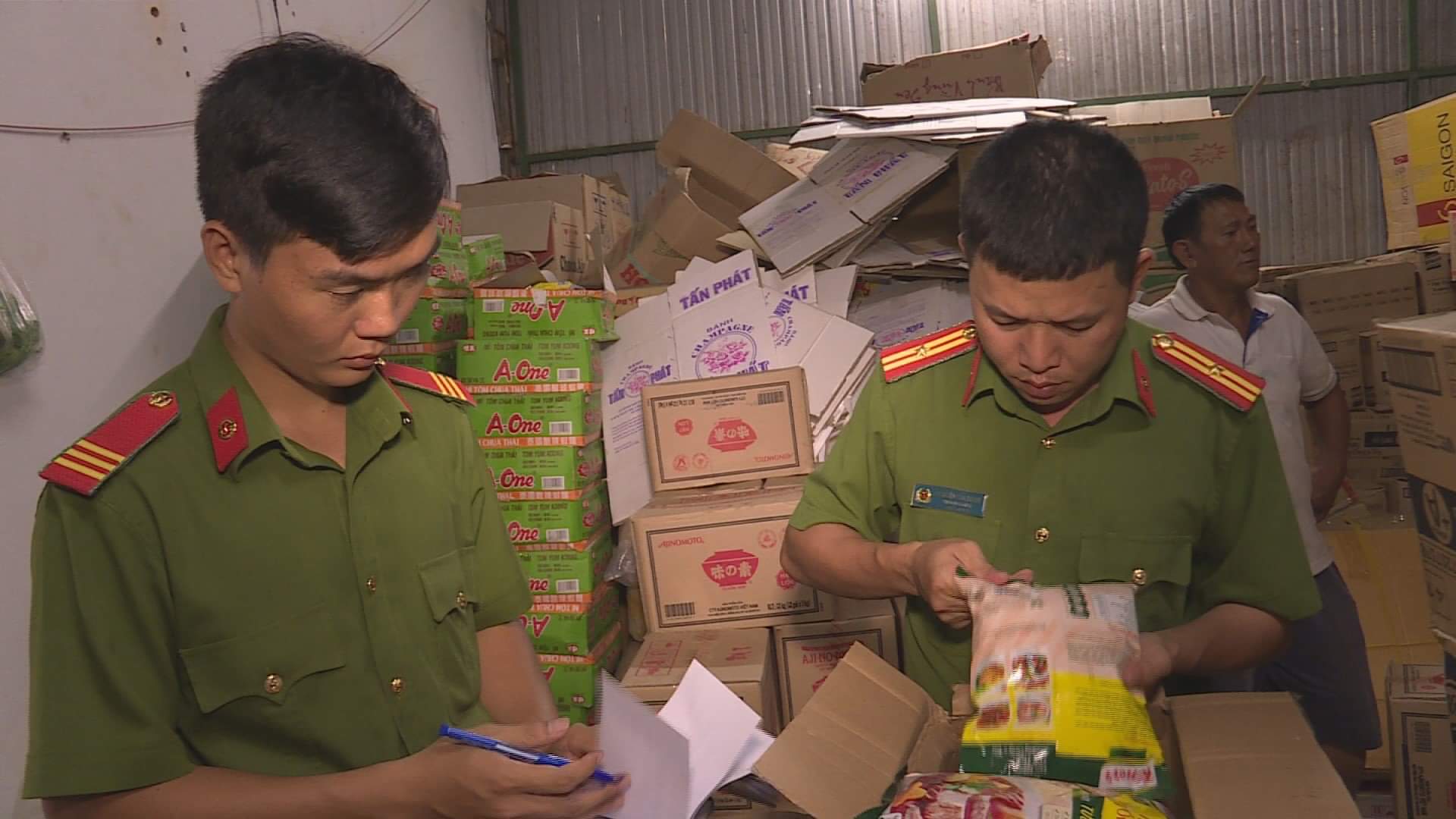 Phát hiện 11,72 tấn hạt nêm và bột ngọt giả sắp tuồn ra thị trường