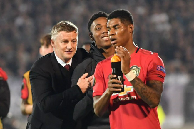 MU khốn khổ: Solskjaer bết bát hơn Mourinho, bao giờ bị sa thải? - 1