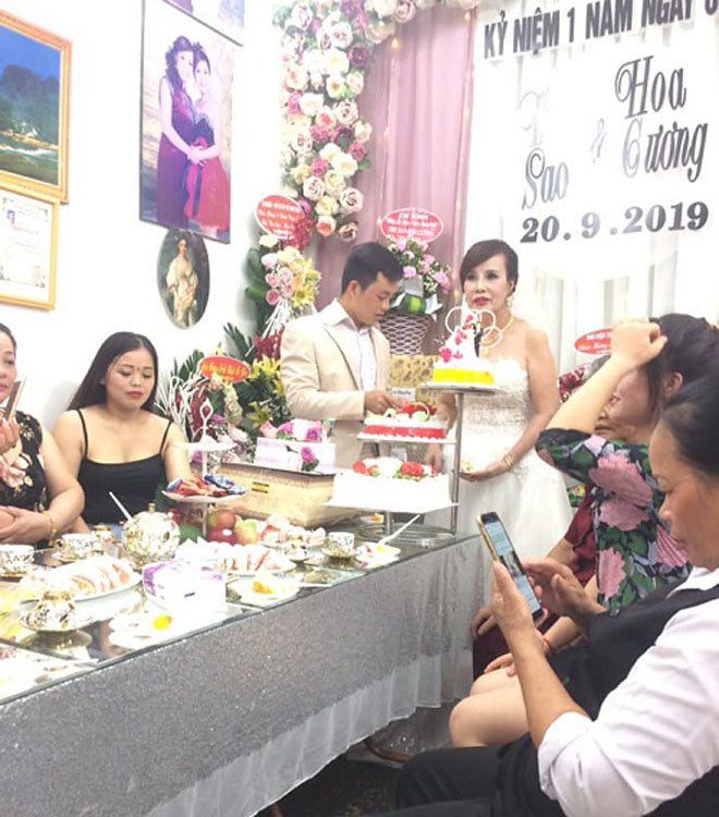 Sau khi bị chỉ trích &#34;dùng chồng như phá&#34;, cô dâu 62 tuổi tiếp tục đưa chồng đi thẩm mỹ - 1