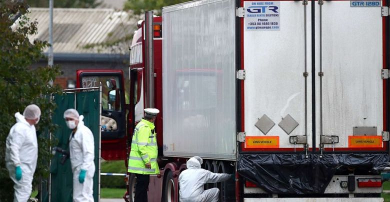 Vụ 39 thi thể trên xe container ở Anh: Cảnh hãi hùng khi mở &#34;quan tài sắt&#34; - 1