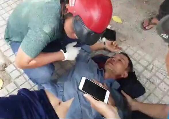 Người đàn ông bị đôi nam nữ chặn đường đập đánh dã man - 1