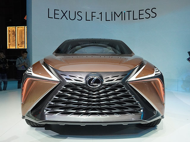 Ngắm xe concept độc Lexus LF-1 Limitless thu hút khách tham quan tại VMS 2019