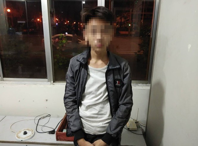 Giật túi xách bất thành, nhóm thanh niên dùng bình xịt hơi cay tấn công nạn nhân - 1