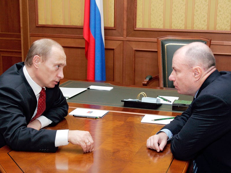 Bí mật ít ai biết về tỷ phú “như hình với bóng” bên cạnh tổng thống Nga Putin - 1