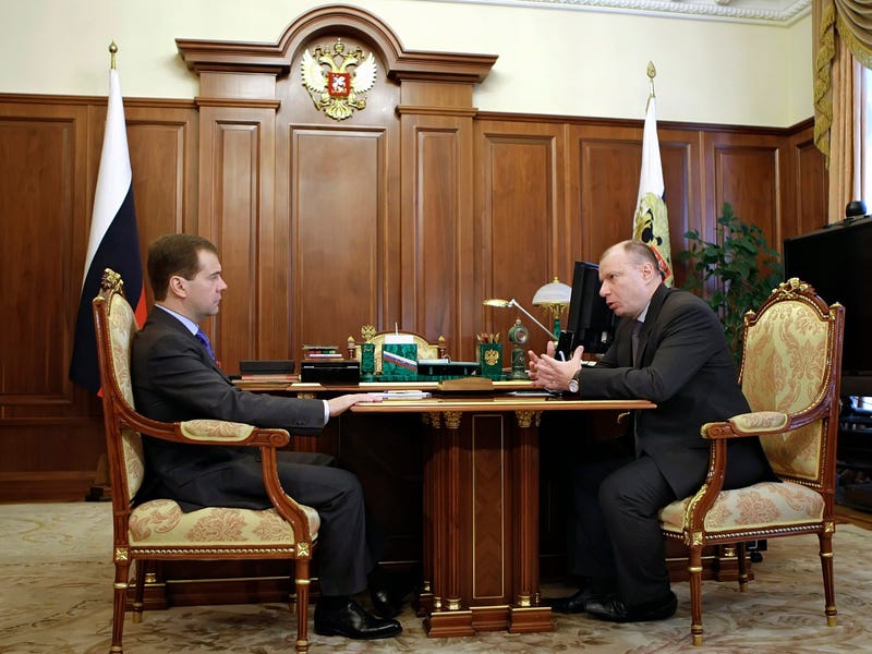 Bí mật ít ai biết về tỷ phú “như hình với bóng” bên cạnh tổng thống Nga Putin - 2
