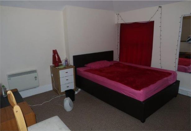 Bỏ ra trăm triệu cho kẻ buôn người sang Anh, cô gái vỡ mộng khi sa chân vào ổ mại dâm - 2