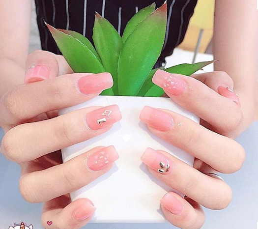 30 Mẫu sơn móng tay đẹp hot nhất mang lại vẻ đẹp sang trọng nhẹ nhàng - 27