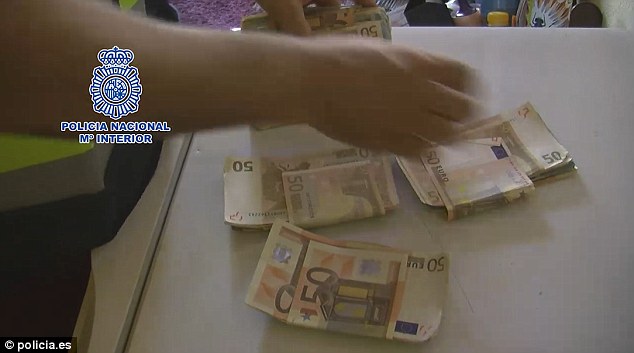 Không “đi khách” đủ 25 triệu mỗi ngày, thiếu nữ bị hành hạ tàn nhẫn - 2