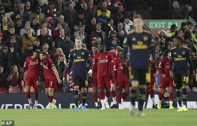Đội trưởng Arsenal cúi mặt xin lỗi vì chửi fan, liệu có được tha thứ? - 1