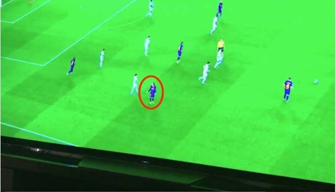 Biến lớn ở Barca: Fan tố Suarez cô lập Griezmann, "ông trùm" Messi về phe ai? - 2