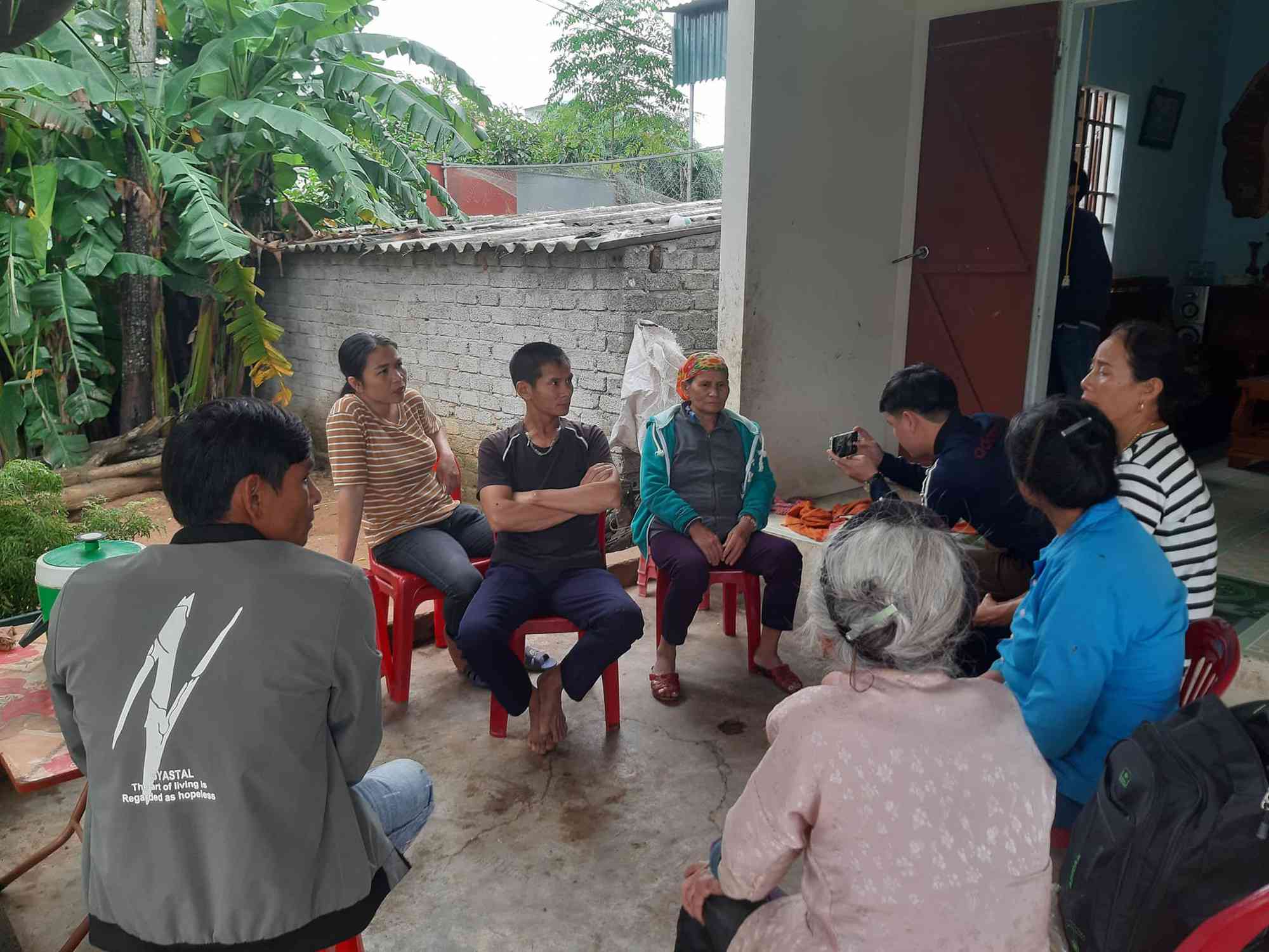 Vụ 39 người chết: Đôi bạn thân học từ nhỏ cùng mất liên lạc khi sang Anh - 3