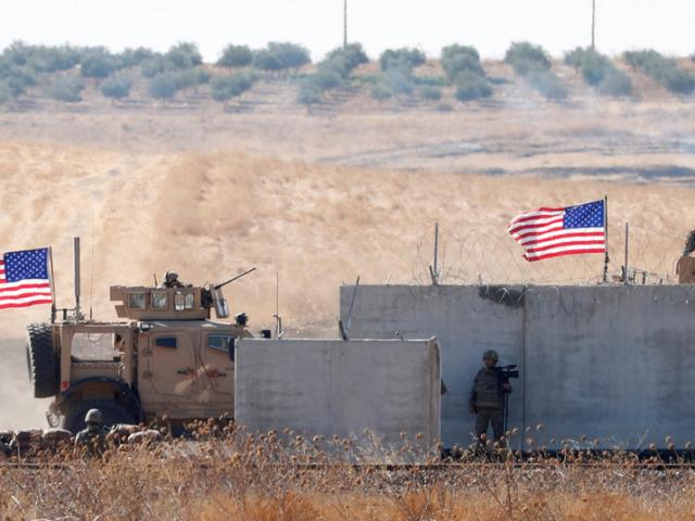 Đoàn xe chở binh sĩ Mỹ bị phiến quân thân Thổ Nhĩ Kỳ xả đạn dữ dội