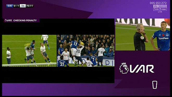 VAR Ngoại hạng Anh lại gây scandal trận Tottenham: Trọng tài có cố tình phá hoại? - 1