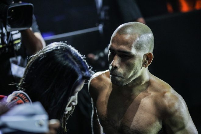 Kinh điển võ đài MMA số 1 châu Á: "Ông chú" U50 quyết giật đai "cháu" 23 tuổi - 1