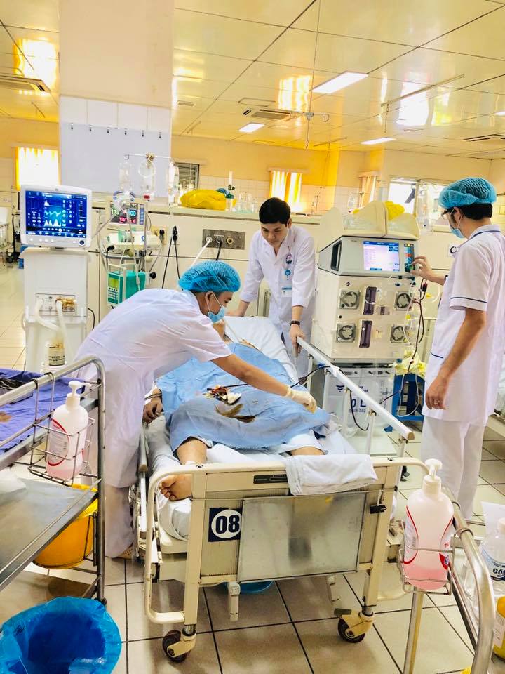 Ngã từ độ cao 15m xuống đất, nam thanh niên bị cây nhọn đâm xuyên người - 2