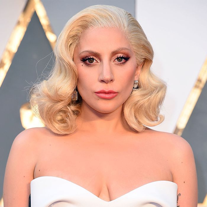 Lady Gaga giảm cân nhanh bằng yoga nóng, trà &#34;bất tử&#34; - 1