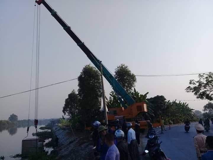 Hy hữu: Xe tải đâm tử vong 1 người thuyền chài đang... đánh cá trên sông - 1