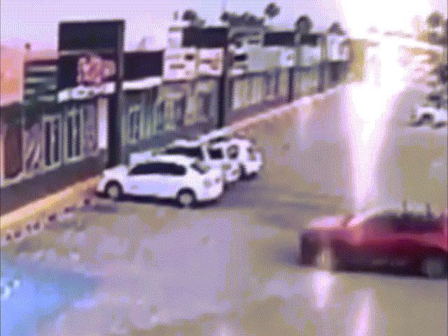 Khoảnh khắc cảnh sát bắt hụt con trai trùm ma túy El Chapo bị bắn 155 phát đạn