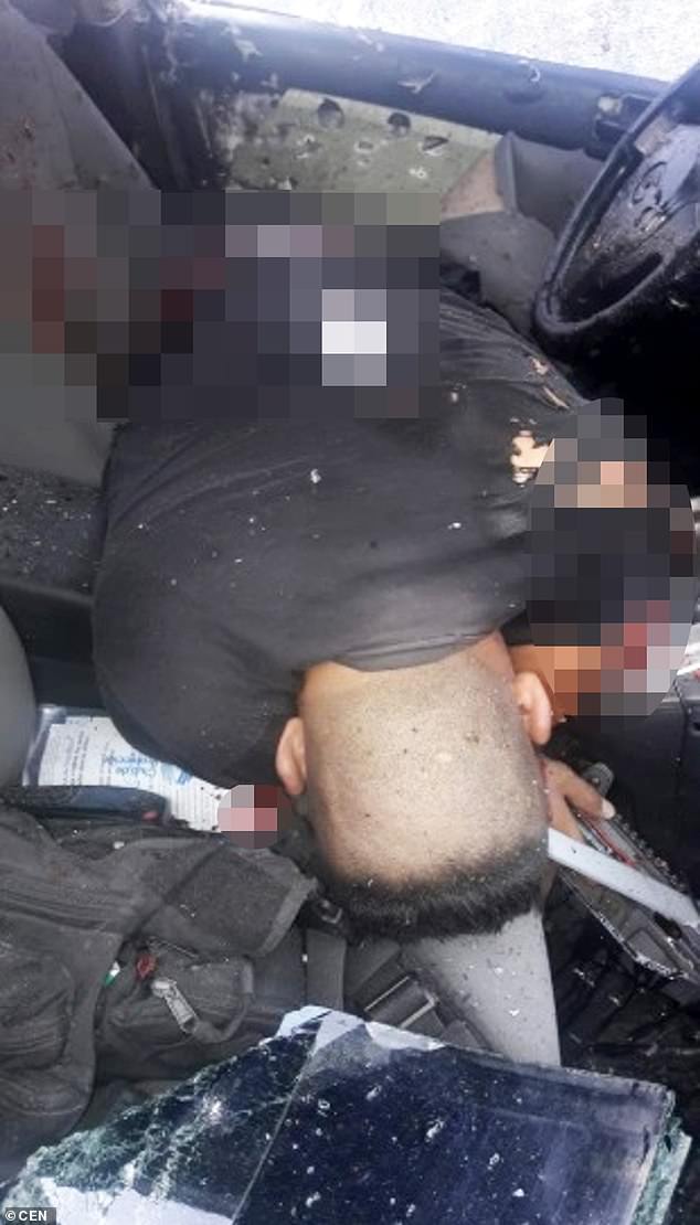 Khoảnh khắc cảnh sát bắt hụt con trai trùm ma túy El Chapo bị bắn 155 phát đạn - 1