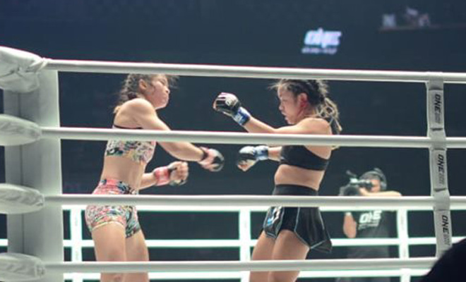 Bi Nguyễn đấu "Nữ hoàng Muay" ở ONE Championship: 3 hiệp bàng hoàng - 1