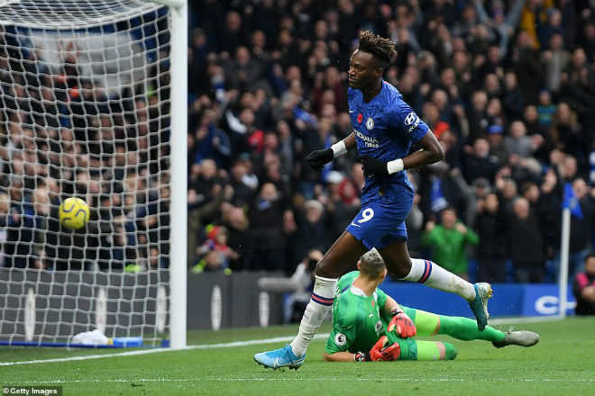 Chelsea thắng như chẻ tre: "Drogba mới" 12 trận chấp MU, Rashford đá cả mùa - 1