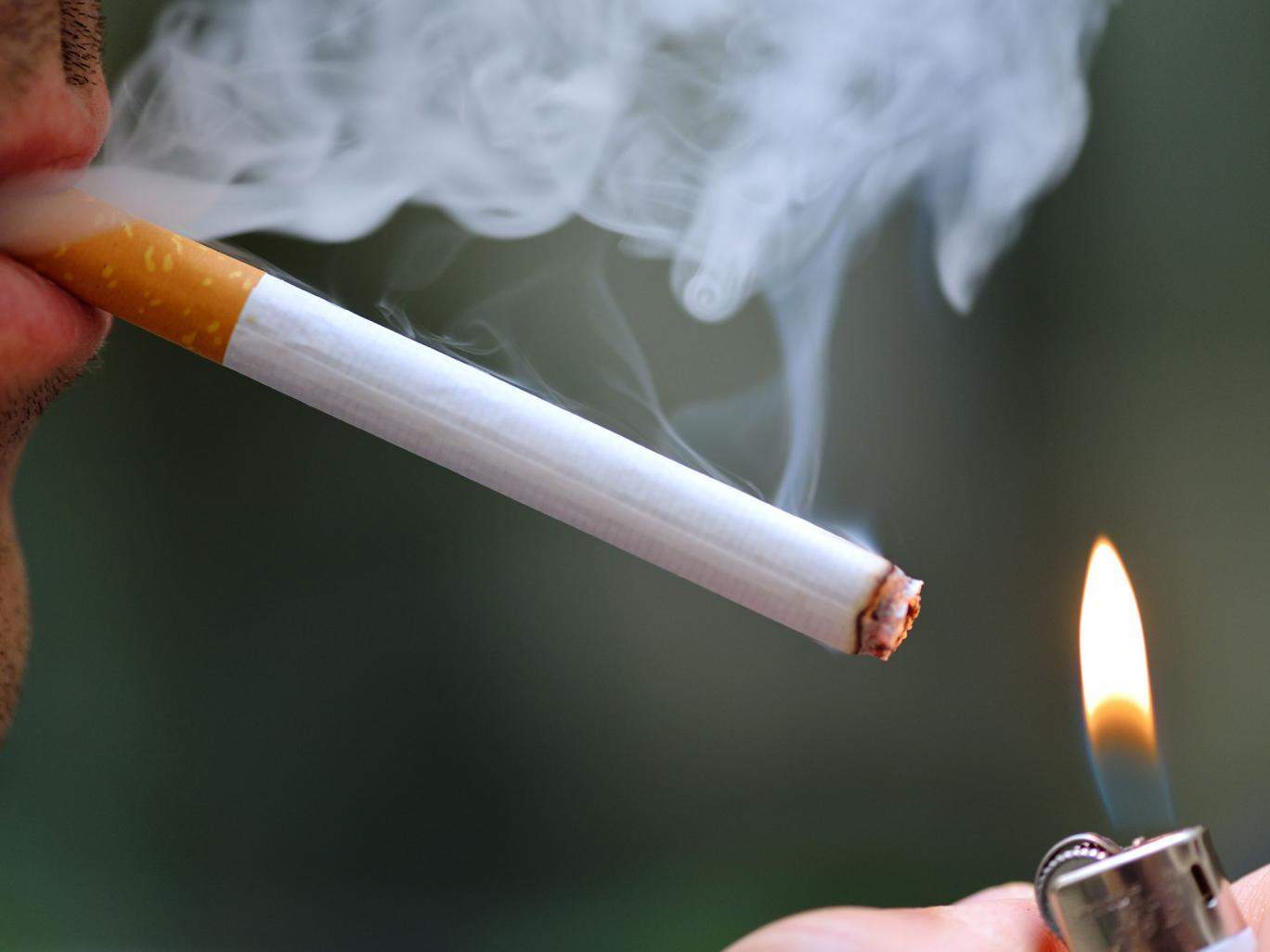 Nam sinh nghiện thuốc lá nặng vì bố và ông nội cho hút thuốc lào từ năm 6 tuổi - 1