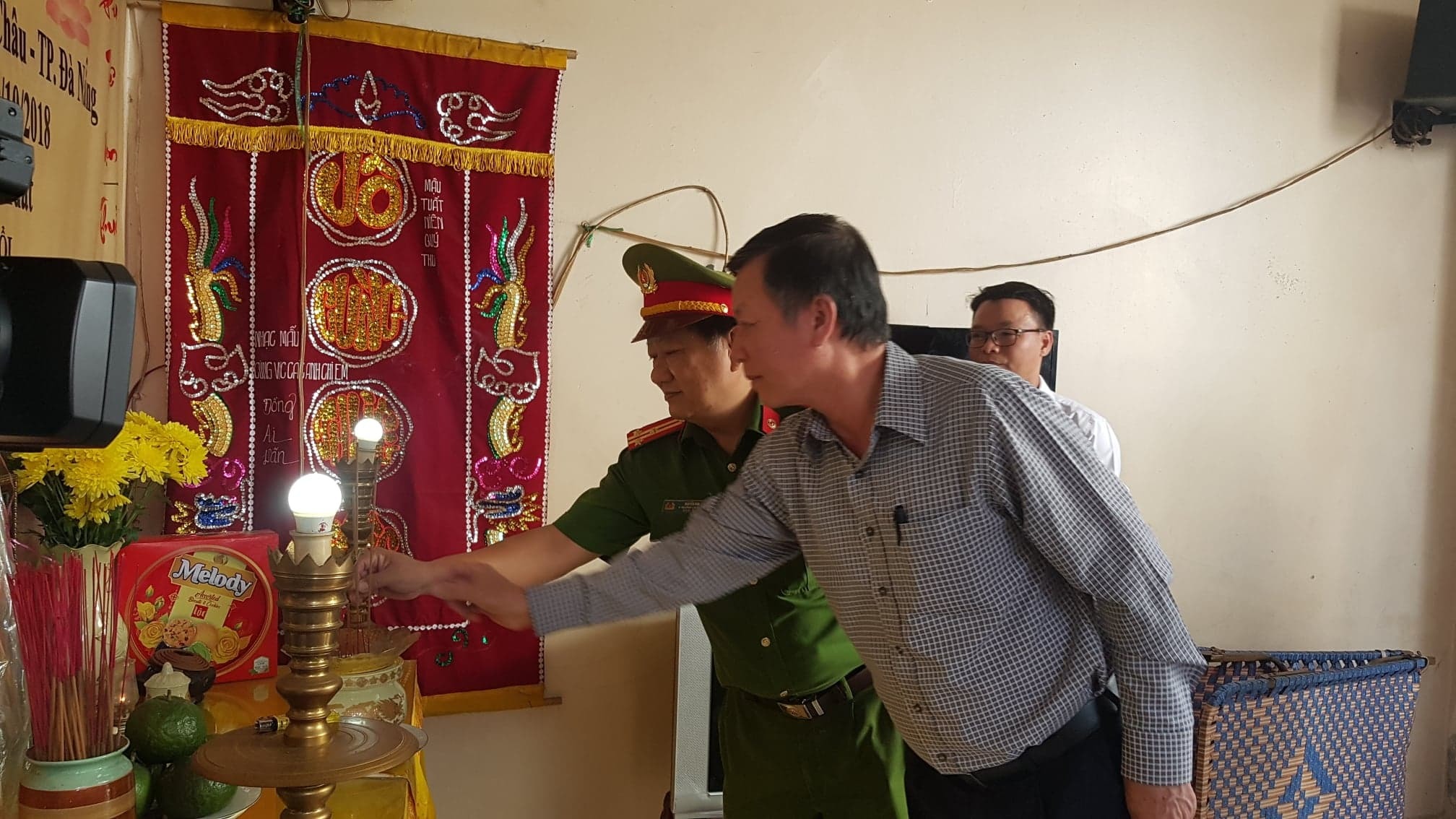 Mịt mù tương lai con trẻ vì vắng bố, mất mẹ sau tai nạn giao thông - 2