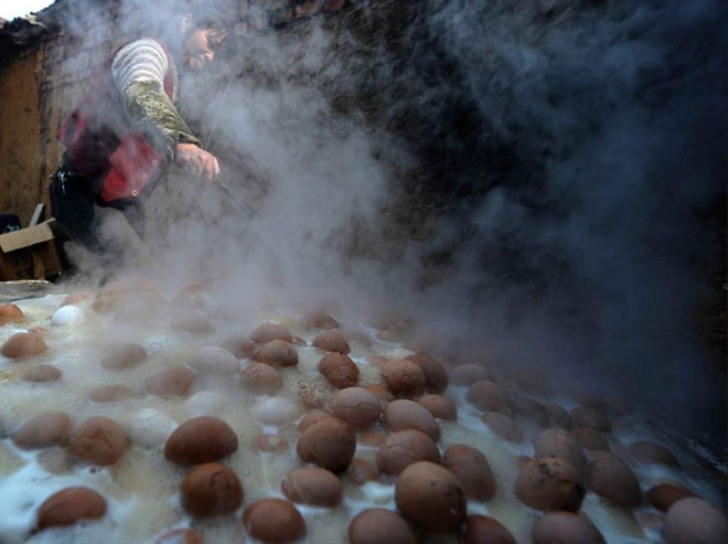 "Thần dược" trứng luộc bằng nước tiểu - đặc sản cực ngon mà bổ rẻ - 5