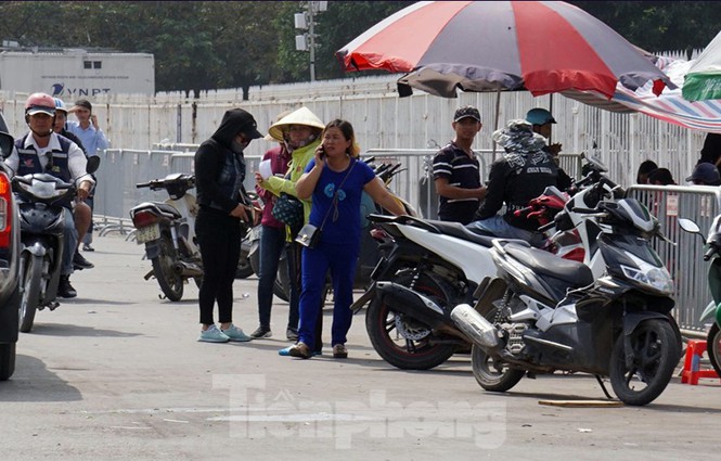 Dân phe "hét vé" trận Việt Nam - Thái Lan gấp 10 lần giá gốc - 11