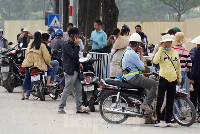 Dân phe "hét vé" trận Việt Nam - Thái Lan gấp 10 lần giá gốc - 2