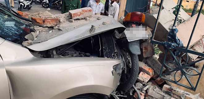 Ô tô gây tai nạn liên hoàn trên đường phố Hải Phòng, nhiều người nhập viện - 2