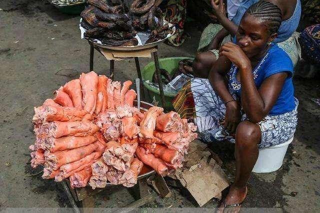 Hốt hoảng trước những thực phẩm nhìn thôi đã thấy sợ ở chợ châu Phi - 1