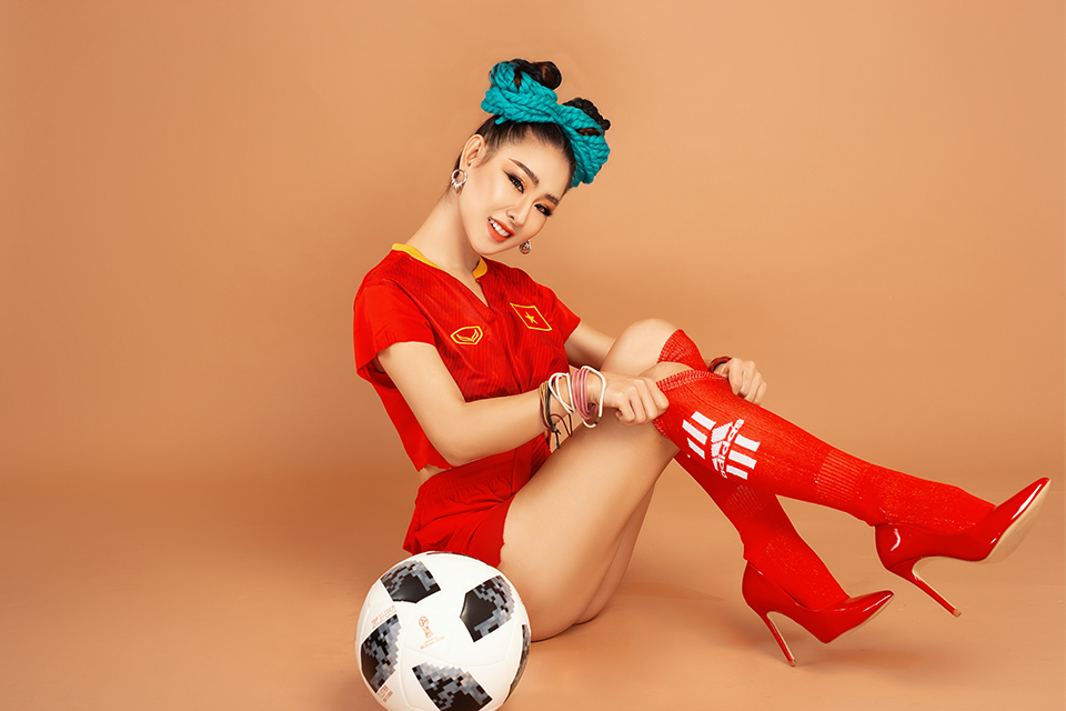 DJ nóng bỏng miền Tây tung ảnh sexy, nhắn nhủ Tiến Linh điều đặc biệt trước trận Thái Lan - 1