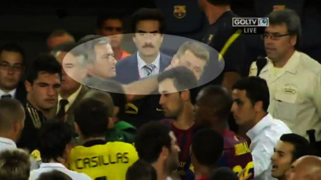 Trợ lý Thái Lan "cà khịa" thầy Park: Ronaldo, Mourinho làm điều "điên rồ" hơn - 3
