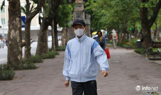Hà Nội: Người dân áo ấm, mũ len kín đầu đi làm trong đợt "gió lạnh đầu mùa" - 6