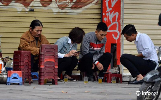 Hà Nội: Người dân áo ấm, mũ len kín đầu đi làm trong đợt "gió lạnh đầu mùa" - 8