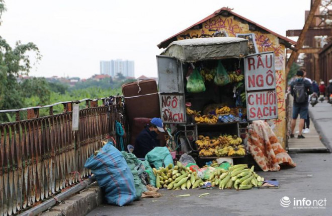 Hà Nội: Người dân áo ấm, mũ len kín đầu đi làm trong đợt "gió lạnh đầu mùa" - 12