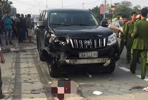 Xế hộp Toyota Land Cruiser gây tai nạn liên hoàn, 2 người thương vong - 2