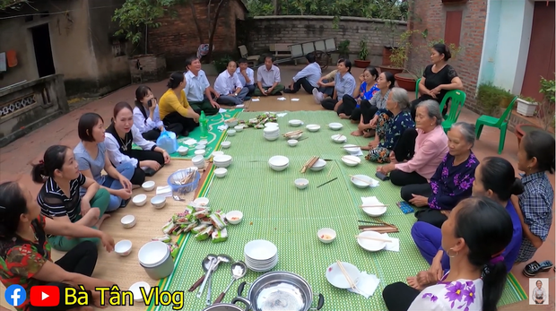 Bà Tân Vlog khiến hàng triệu người tranh cãi khi làm món ăn hổ lốn đặt tên lẩu gà lá giang