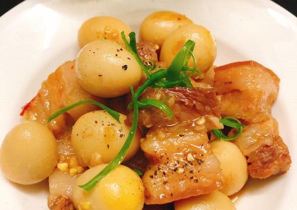 Thịt kho trứng cút ai cũng biết, nhưng nấu sao cho ngon thì cần có "bí quyết" này - 4