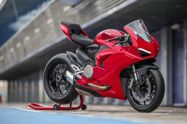 2020 Ducati Panigale V2: Mẫu sport bike thiết kế đẹp, dễ lái cho dân mê xe - 1
