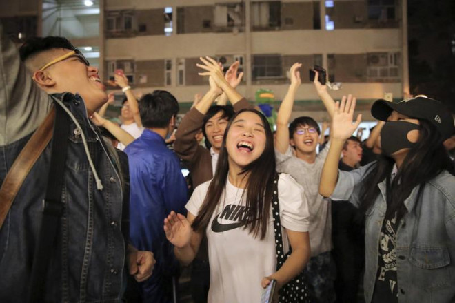 Bầu cử Hong Kong: Phe ủng hộ dân chủ thắng lớn - 1