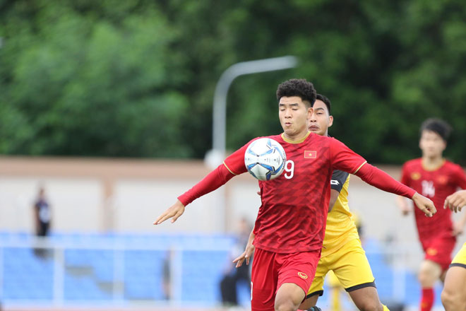 Hà Đức Chinh phong độ "lên đồng" cùng U22 Việt Nam săn vàng SEA Games - 1
