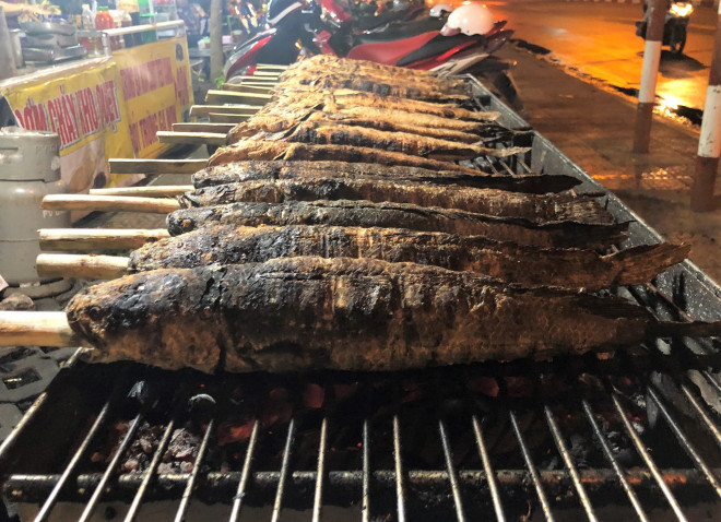 Cá lóc nướng mía Bạc Liêu níu chân du khách - 3