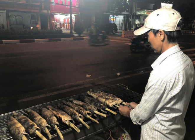 Cá lóc nướng mía Bạc Liêu níu chân du khách - 2