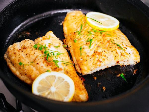 Chiên cá chỉ cần cho thêm thứ này đảm bảo không tanh, không bắn dầu lại thơm ngon - 4