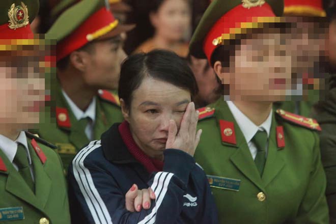 Mẹ nữ sinh ship gà giáp mặt những kẻ sát hại con gái tại tòa - 4