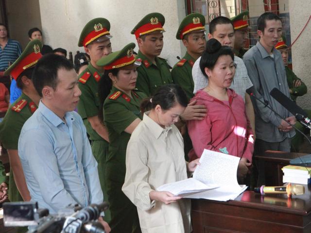 Nghệ sĩ Hồng Tơ bị phạt 50 triệu đồng vì đánh bạc 1574848075 928 157484800855521 thumbnail Nghệ sĩ Hồng Tơ bị phạt 50 triệu đồng vì đánh bạc